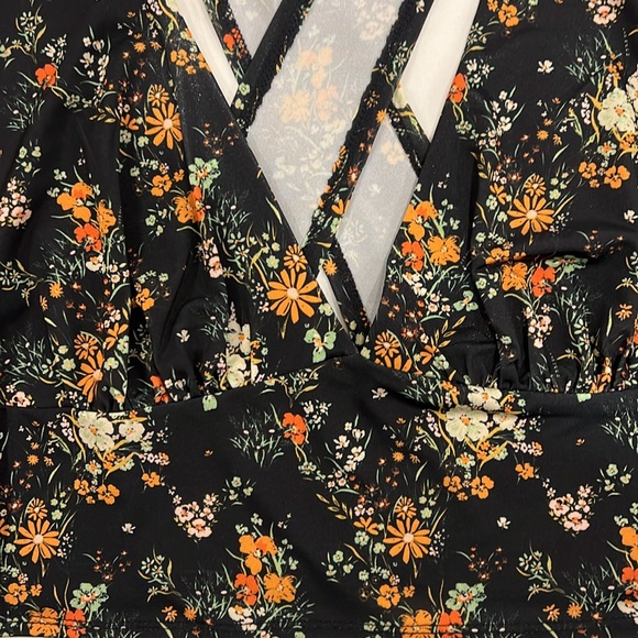 Floral Crop Top - Picture 2 of 5